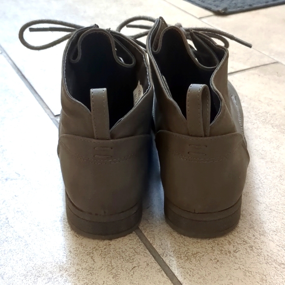 Boots - Picture 3 of 4